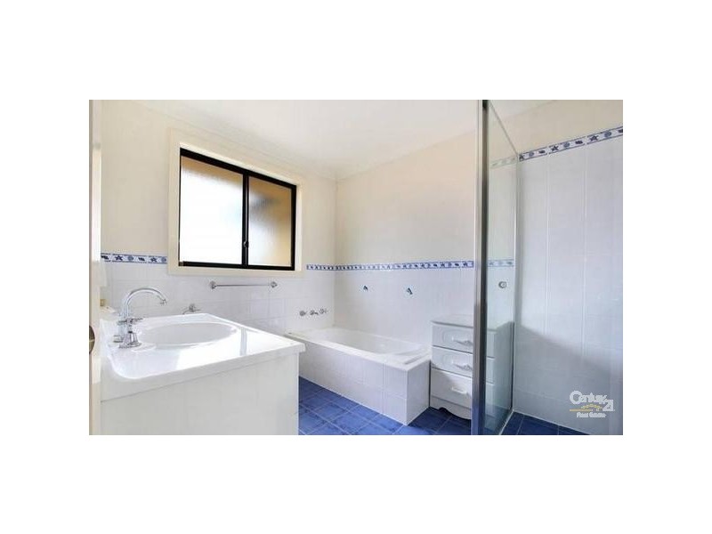 2/4 Victoria Street, Unanderra NSW 2526