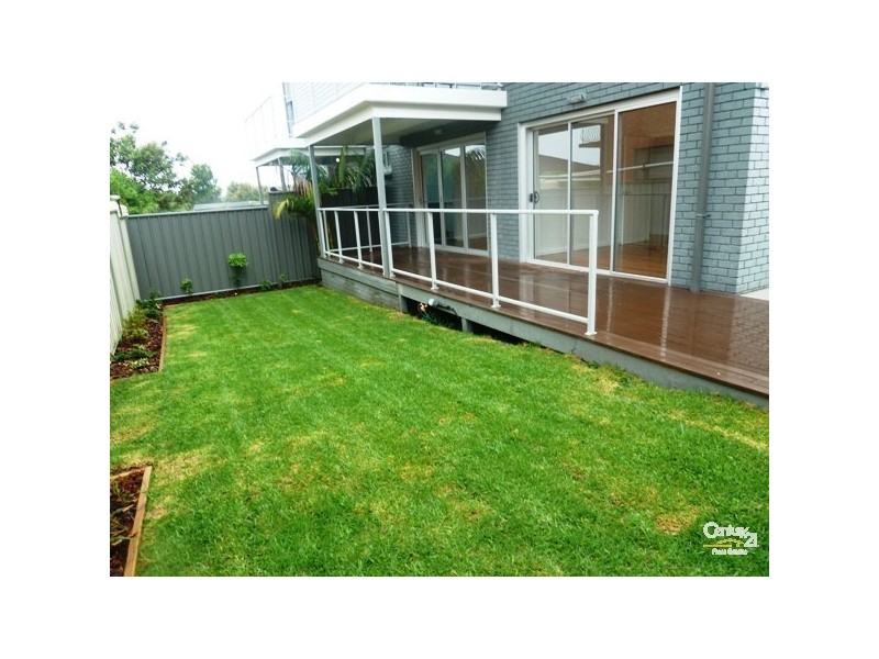 2/15 Myrtle Street, Coniston NSW 2500