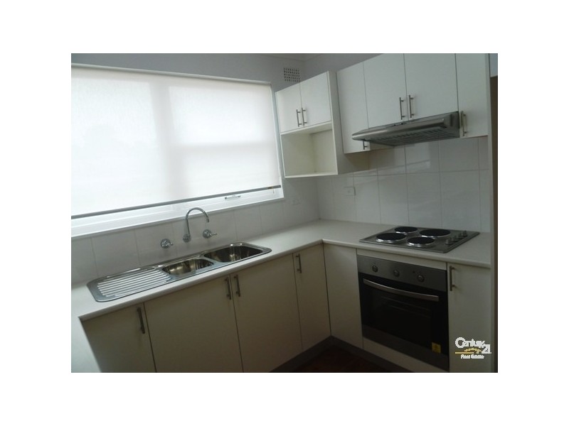 2/15 Myrtle Street, Coniston NSW 2500