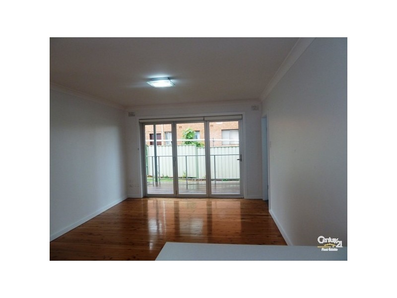 2/15 Myrtle Street, Coniston NSW 2500