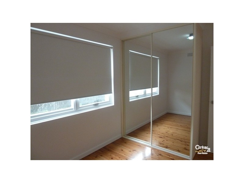 2/15 Myrtle Street, Coniston NSW 2500