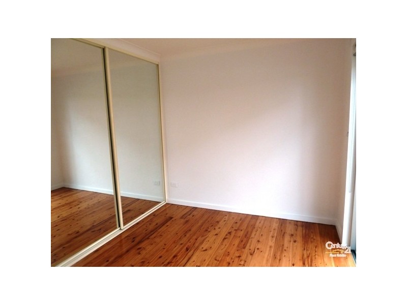 2/15 Myrtle Street, Coniston NSW 2500