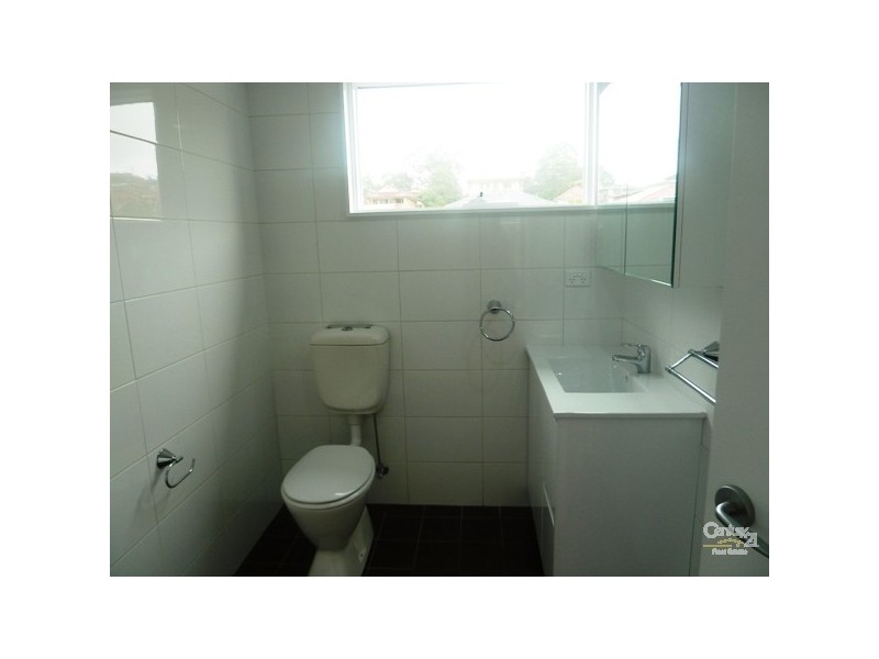 2/15 Myrtle Street, Coniston NSW 2500