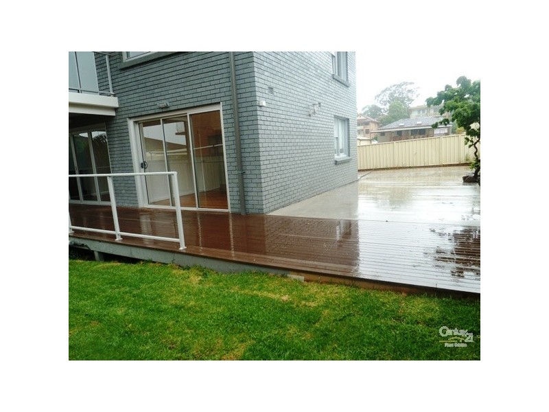 2/15 Myrtle Street, Coniston NSW 2500