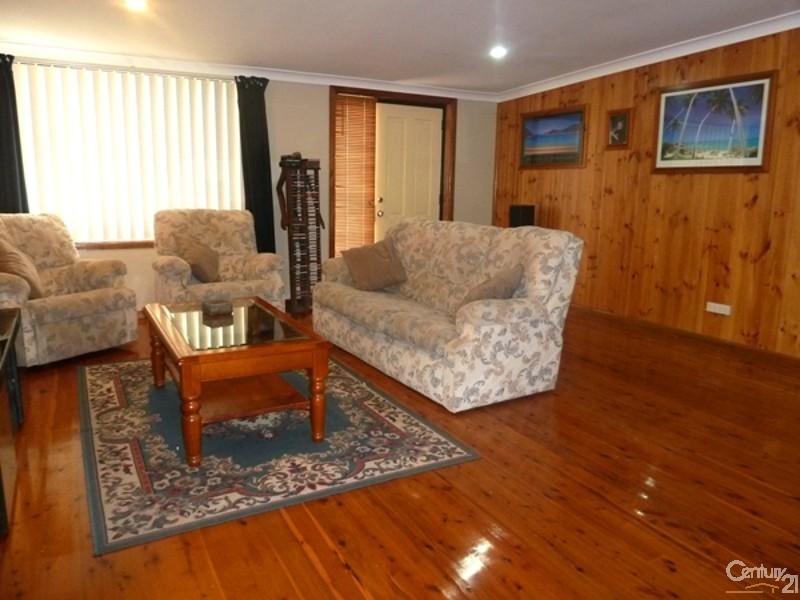 26 Marchant Cr, Mount Warrigal NSW 2528
