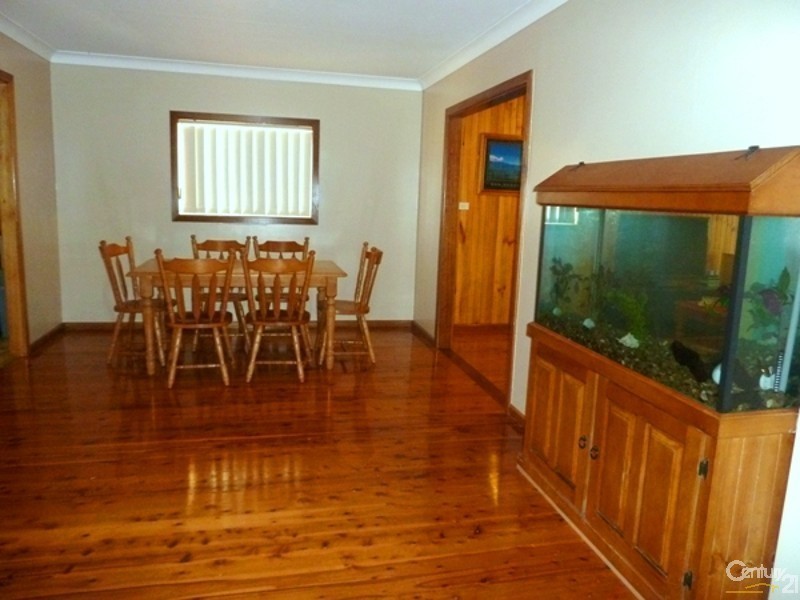 26 Marchant Cr, Mount Warrigal NSW 2528