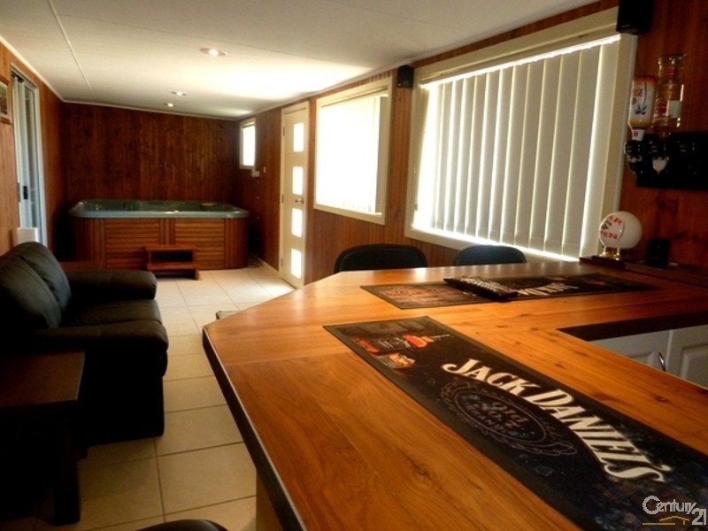 26 Marchant Cr, Mount Warrigal NSW 2528