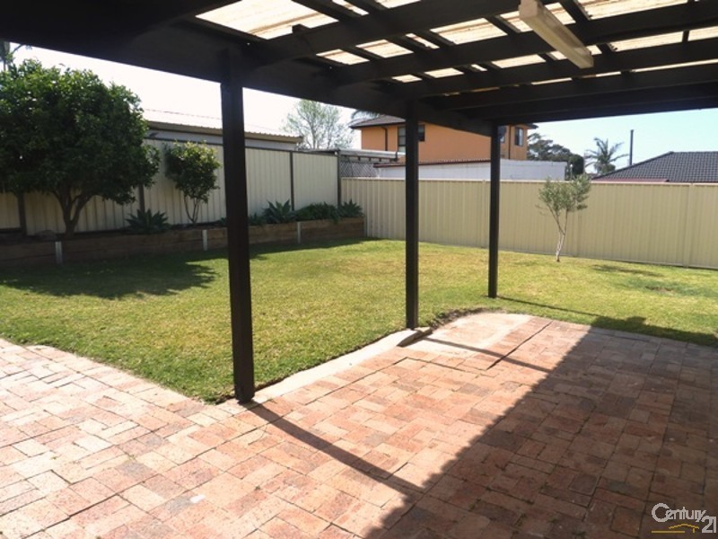26 Marchant Cr, Mount Warrigal NSW 2528