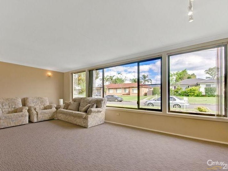 13 Toronto Ave, Dapto NSW 2530