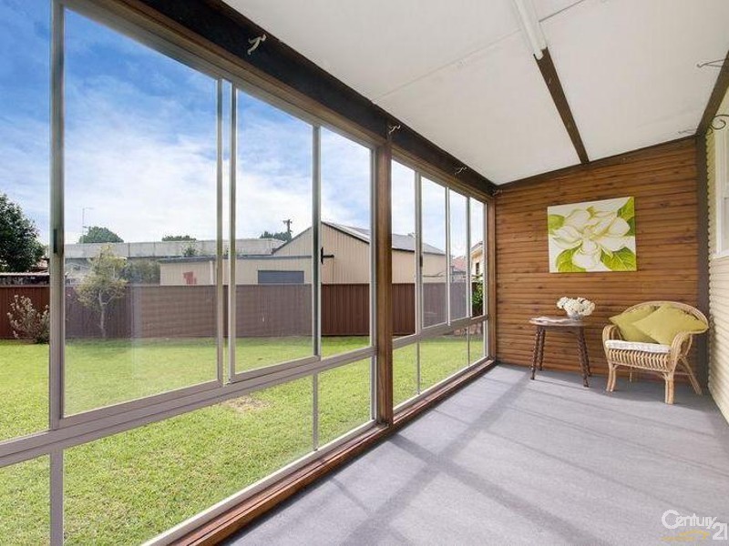 33 Ellengowan Crescent, Fairy Meadow NSW 2519