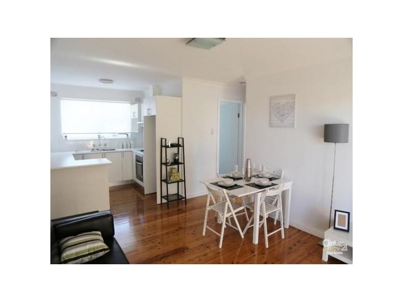 2/15 Myrtle Street, Coniston NSW 2500