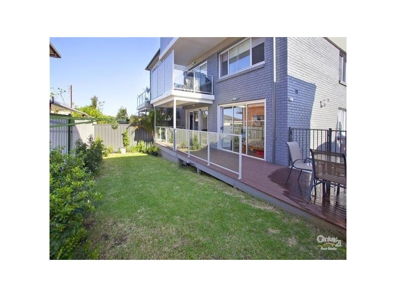 2/15 Myrtle Street, Coniston NSW 2500