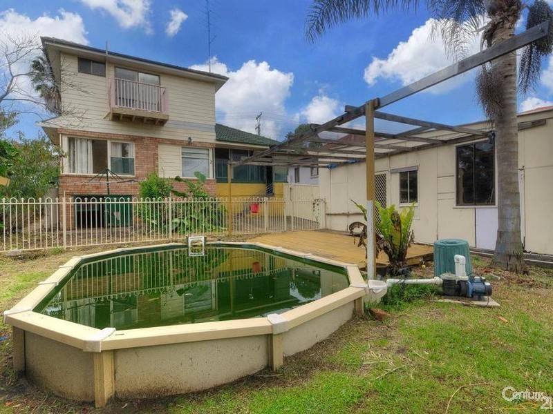 38 London Dr, West Wollongong NSW 2500