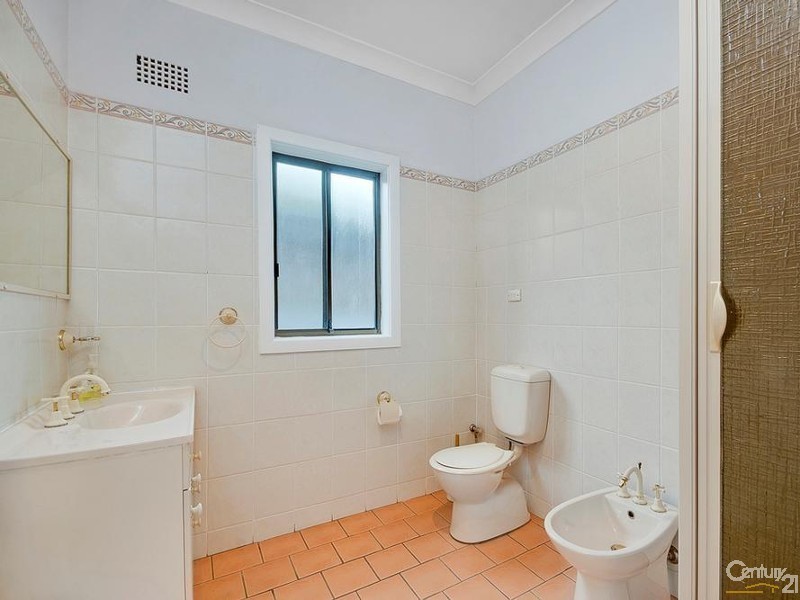 27 Merrett Ave, Cringila NSW 2502