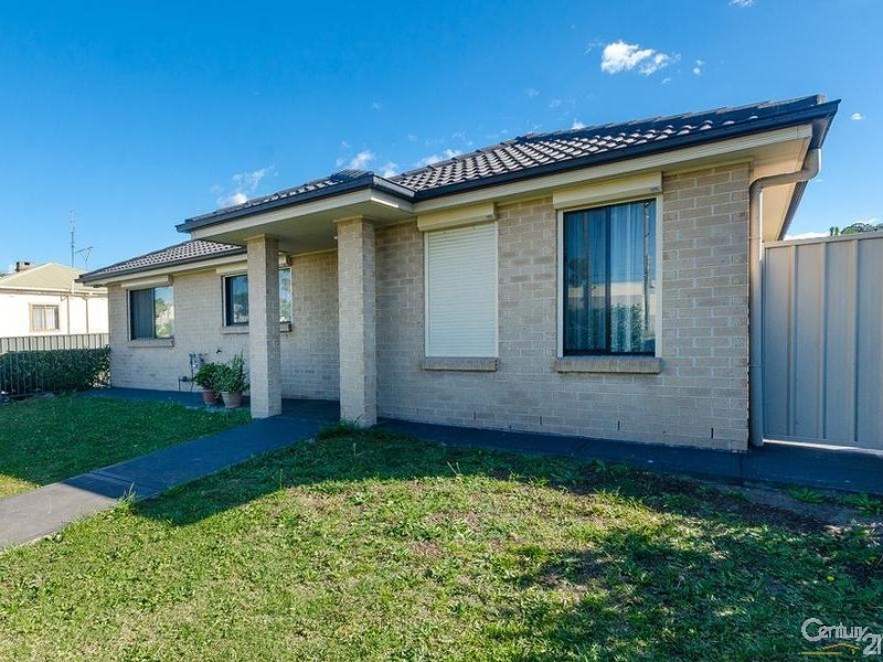 1/102 Gladstone Ave, Coniston NSW 2500