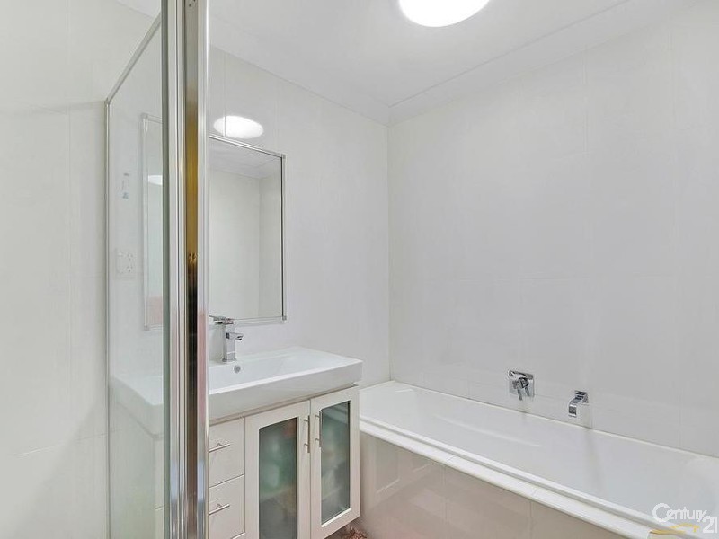 1/102 Gladstone Ave, Coniston NSW 2500