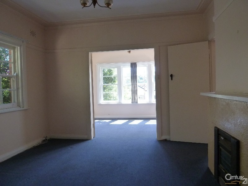 19 Rowland Ave, Wollongong NSW 2500