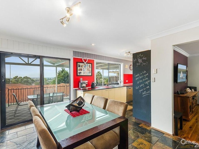 37 Scenic Place, Albion Park NSW 2527