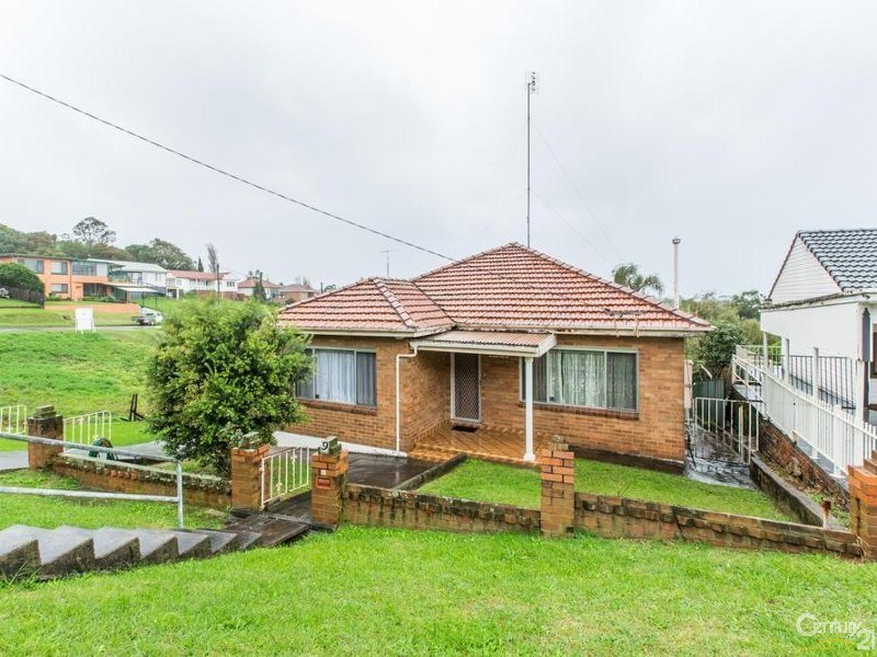 9 Canberra Rd, Lake Heights NSW 2502