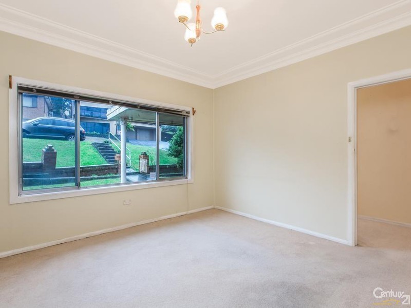 9 Canberra Rd, Lake Heights NSW 2502