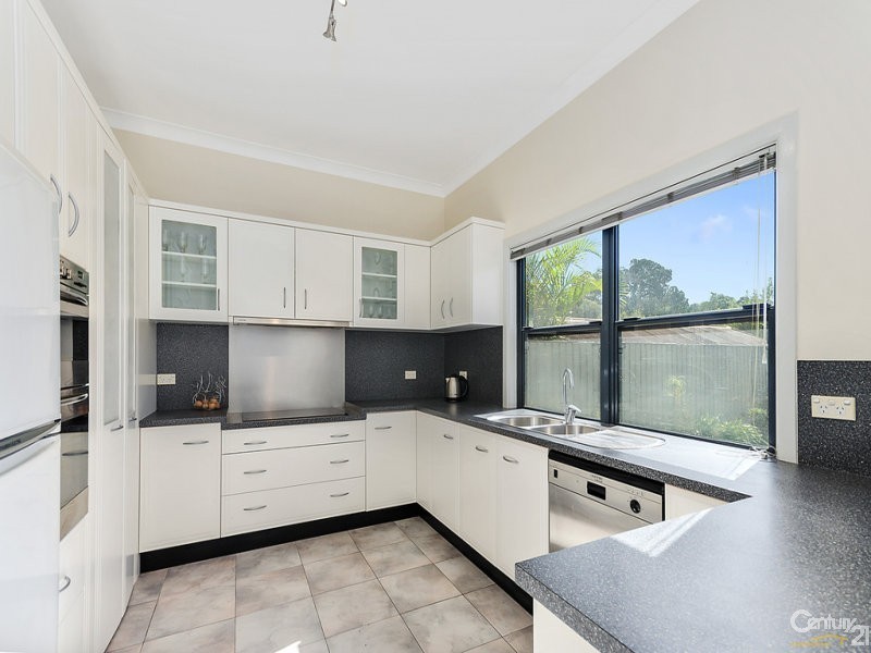 312 Northcliffe Drive, Lake Heights NSW 2502