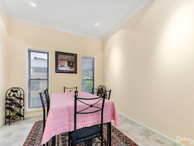 312 Northcliffe Drive, Lake Heights NSW 2502