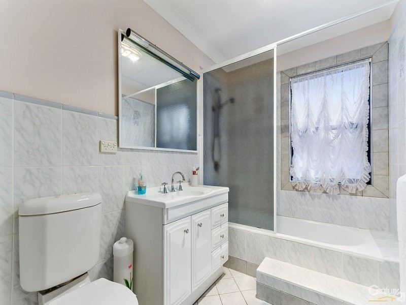 312 Northcliffe Drive, Lake Heights NSW 2502