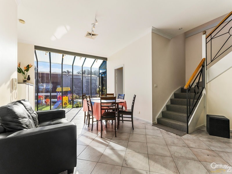 312 Northcliffe Drive, Lake Heights NSW 2502