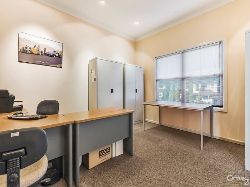 312 Northcliffe Drive, Lake Heights NSW 2502
