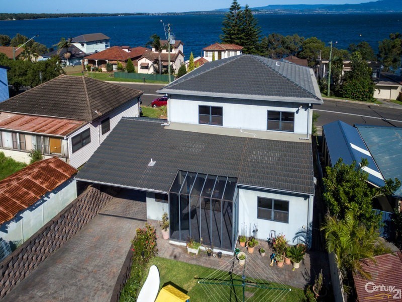 312 Northcliffe Drive, Lake Heights NSW 2502