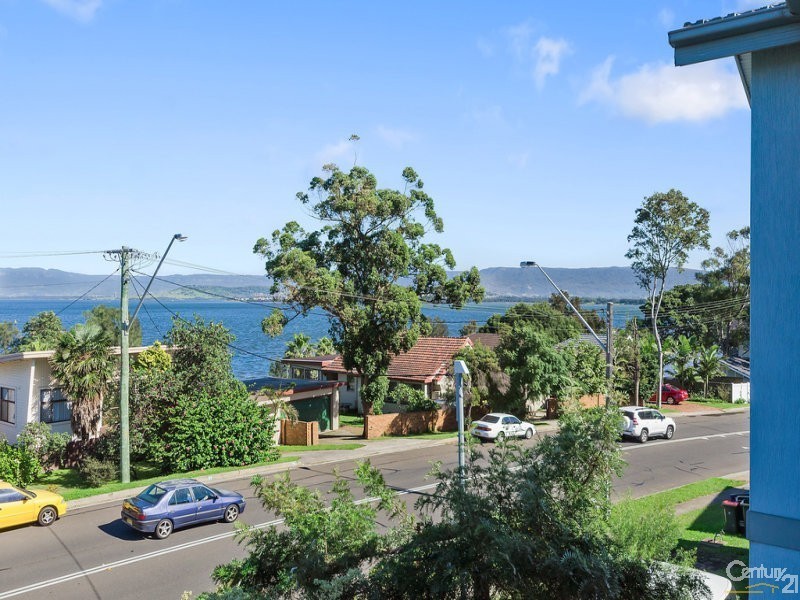 312 Northcliffe Drive, Lake Heights NSW 2502