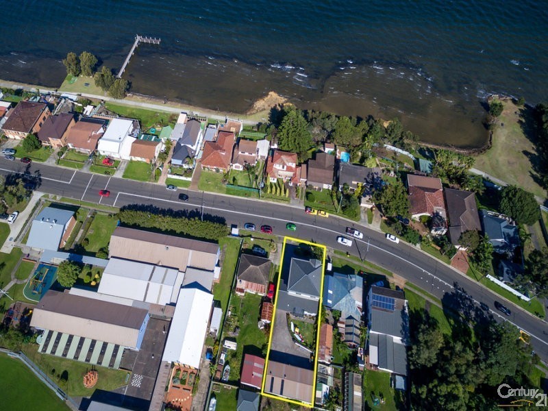 312 Northcliffe Drive, Lake Heights NSW 2502