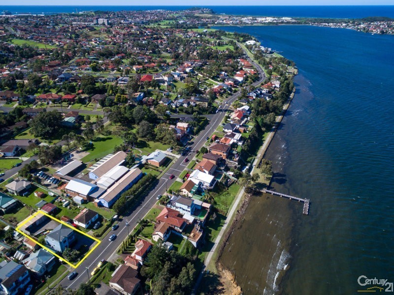 312 Northcliffe Drive, Lake Heights NSW 2502