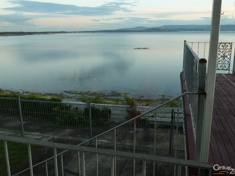 49 Northcliffe Drive, Lake Heights NSW 2502