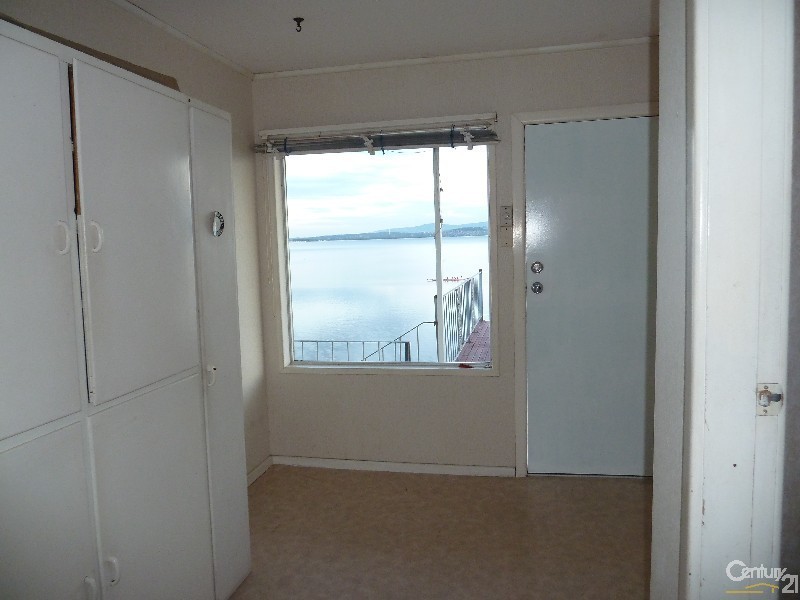 49 Northcliffe Drive, Lake Heights NSW 2502