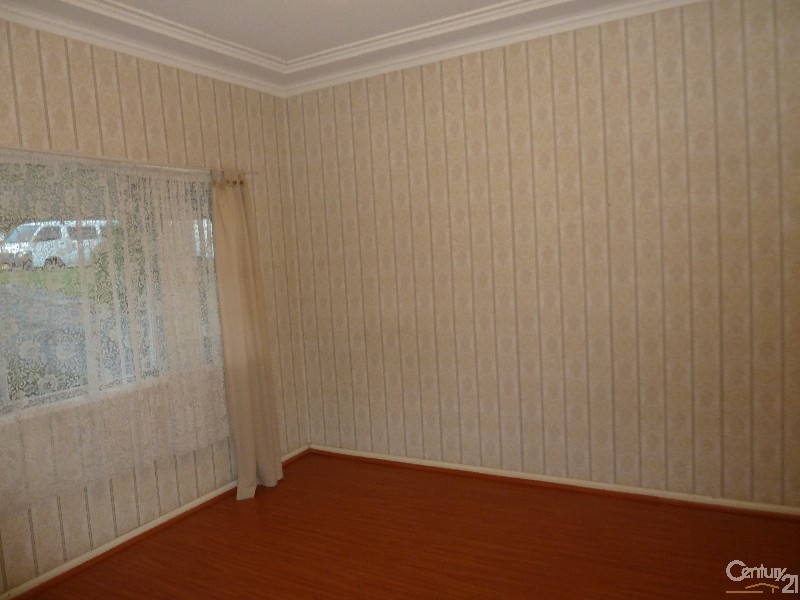 49 Northcliffe Drive, Lake Heights NSW 2502