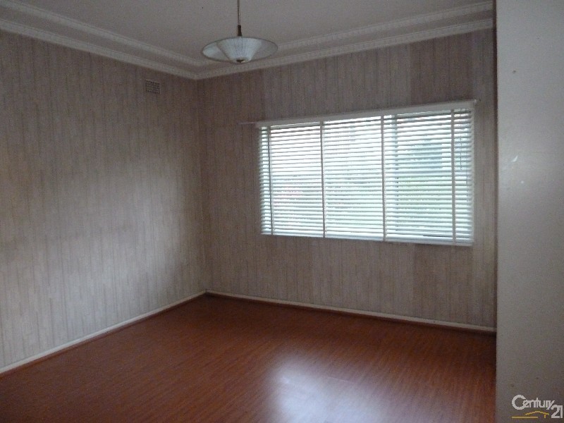 49 Northcliffe Drive, Lake Heights NSW 2502