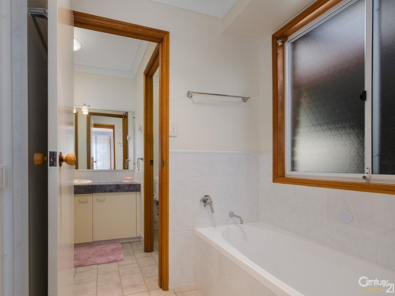 15 Ribbonwood Place, Albion Park Rail NSW 2527