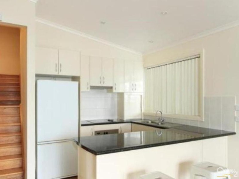 1/33 Northcliffe Drive, Lake Heights NSW 2502