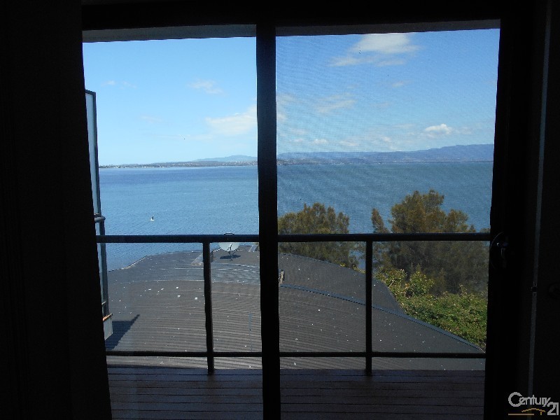 1/33 Northcliffe Drive, Lake Heights NSW 2502