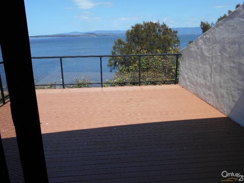 1/33 Northcliffe Drive, Lake Heights NSW 2502