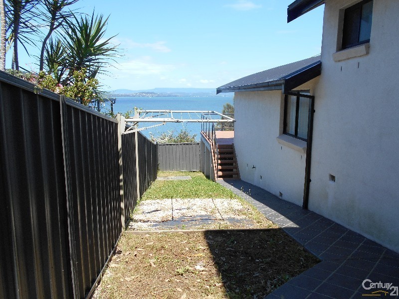 1/33 Northcliffe Drive, Lake Heights NSW 2502