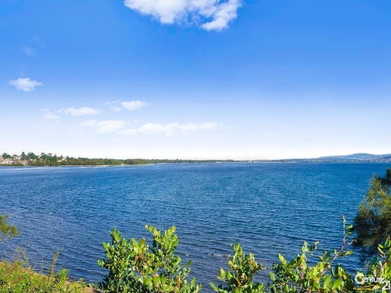 1/33 Northcliffe Drive, Lake Heights NSW 2502