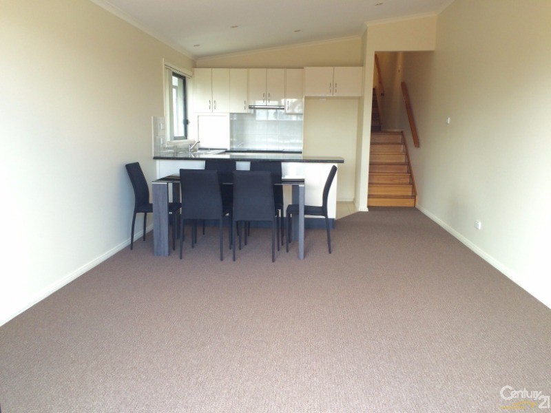 2/33 Northcliffe Drive, Lake Heights NSW 2502