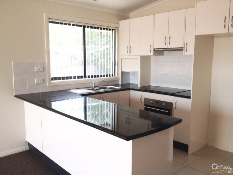 2/33 Northcliffe Drive, Lake Heights NSW 2502