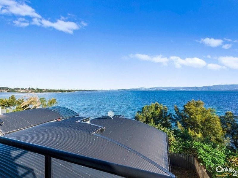 2/33 Northcliffe Drive, Lake Heights NSW 2502