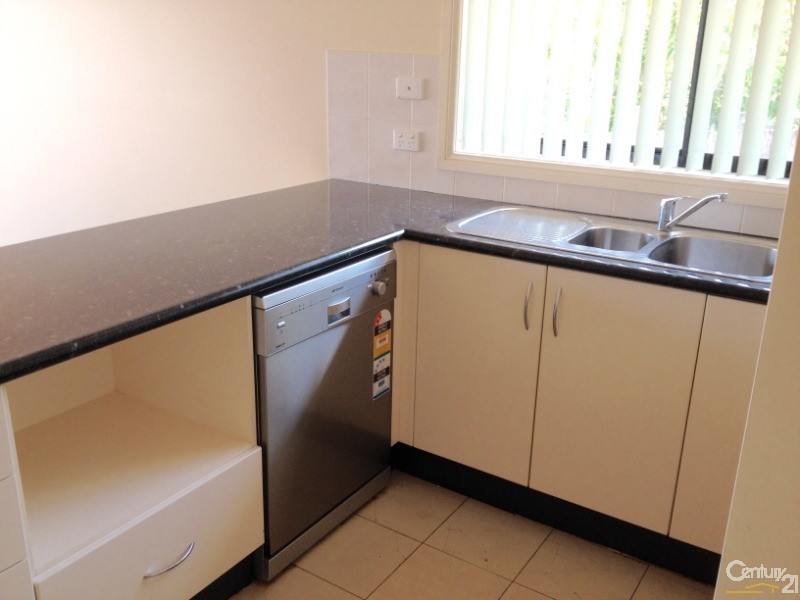 2/33 Northcliffe Drive, Lake Heights NSW 2502