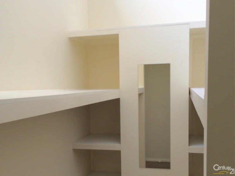 2/33 Northcliffe Drive, Lake Heights NSW 2502