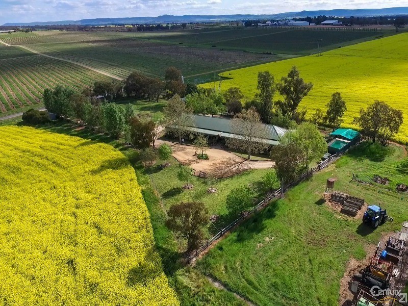 42 Chardonnay Rd, Cowra NSW 2794