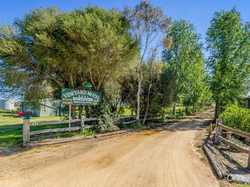42 Chardonnay Rd, Cowra NSW 2794
